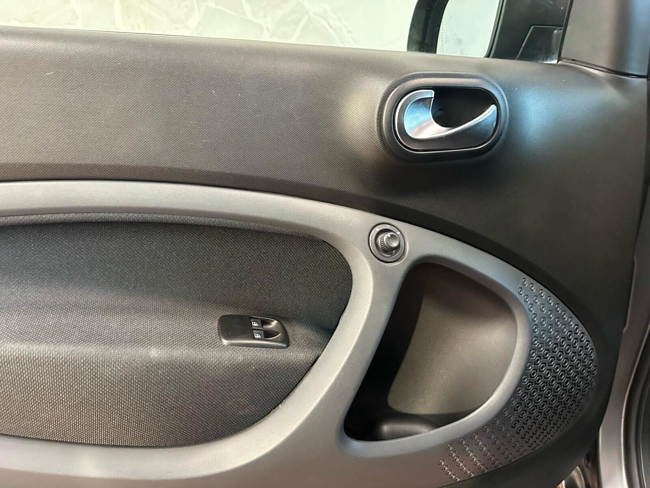 Smart ForTwo 90 0.9 T twinamic allestimento Brabus