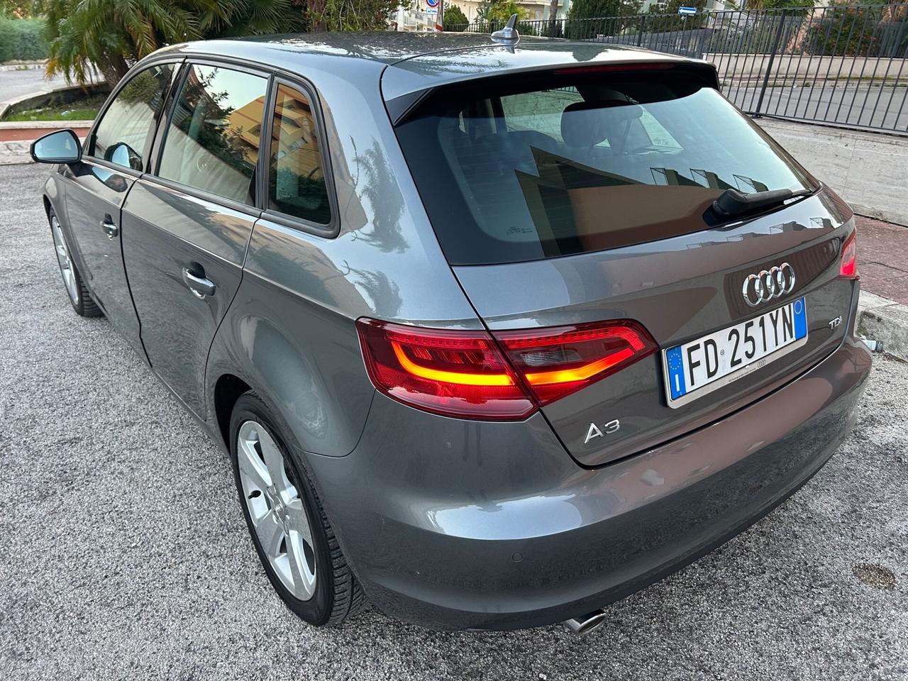 Audi A3 SPB 1.6 TDI Sport strafull!!!