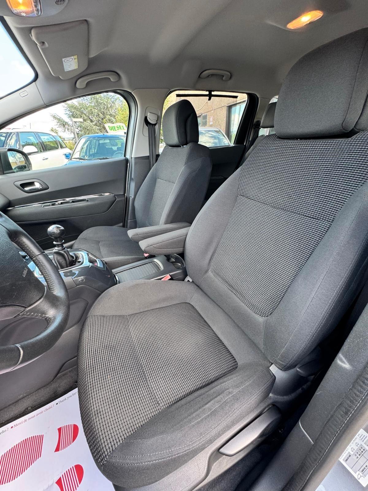 Peugeot 5008 1.6 HDi 115CV Allure