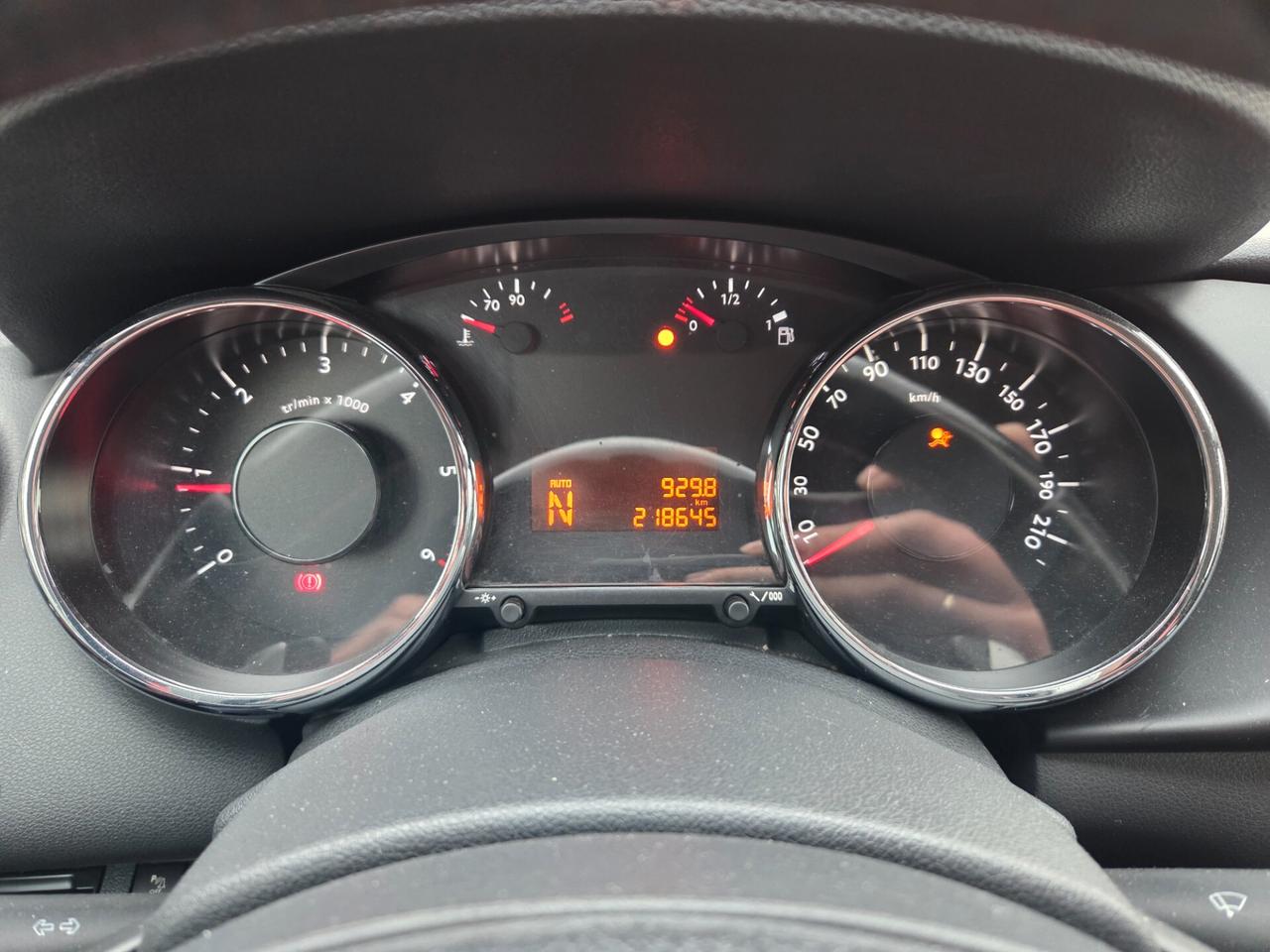 Peugeot 3008 1.6 HDi 110CV cambio robotizzato Tecno