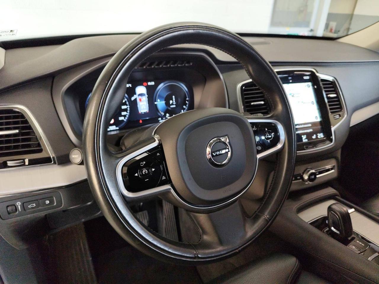 Volvo XC90 2.0 t8 phev R-design awd 303cv 7 Posti