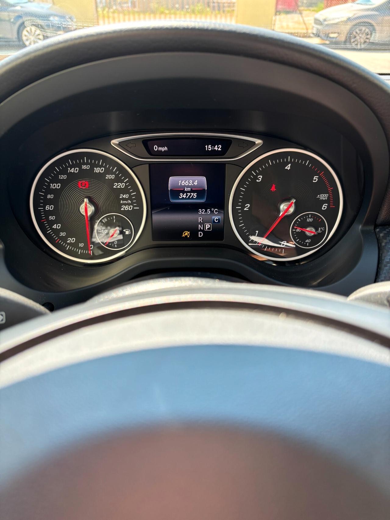 Mercedes-benz GLA 200 DIESEL UNICO PROP 36 MILAKM