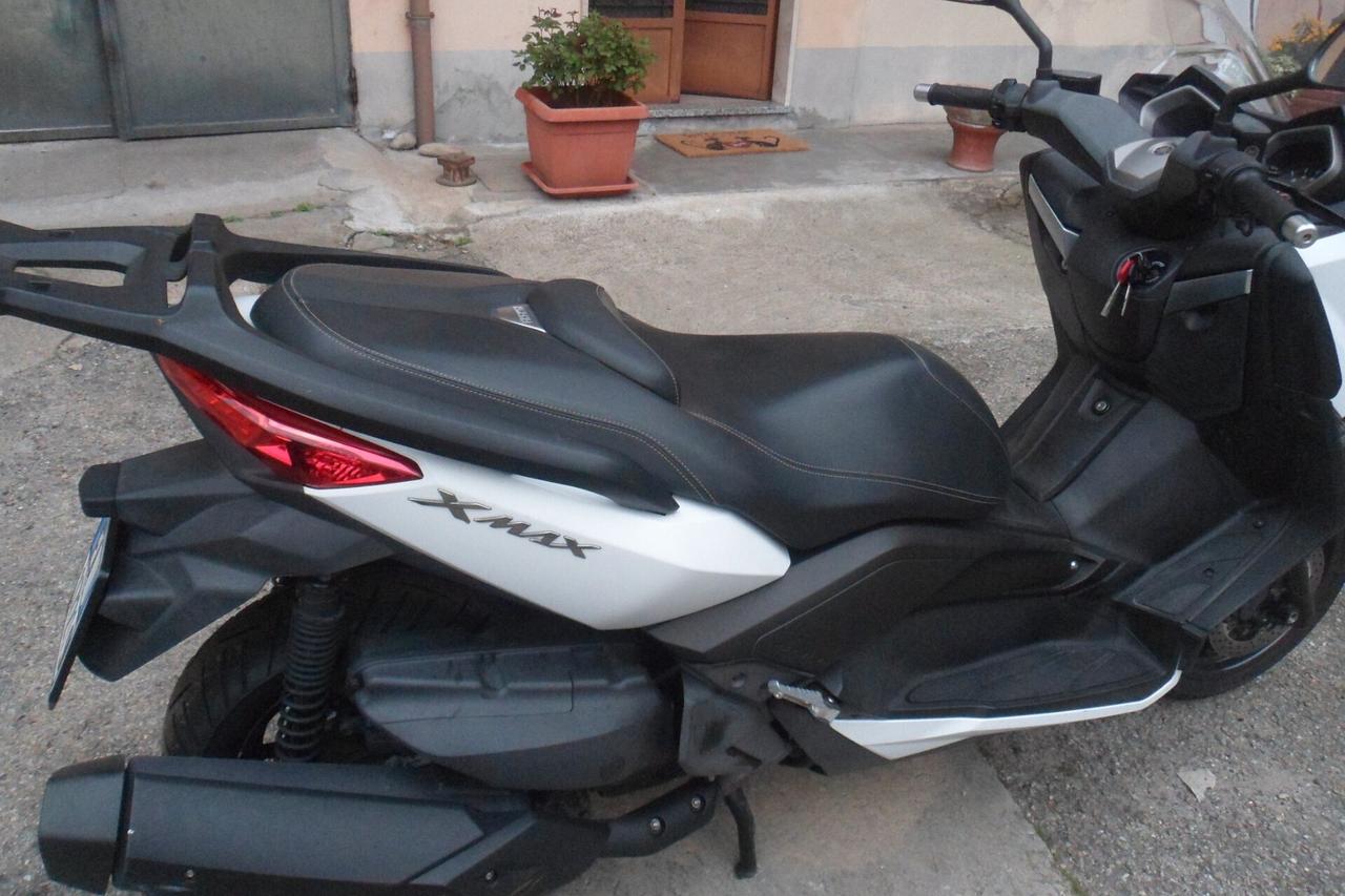 YAMAHA XMAX 400