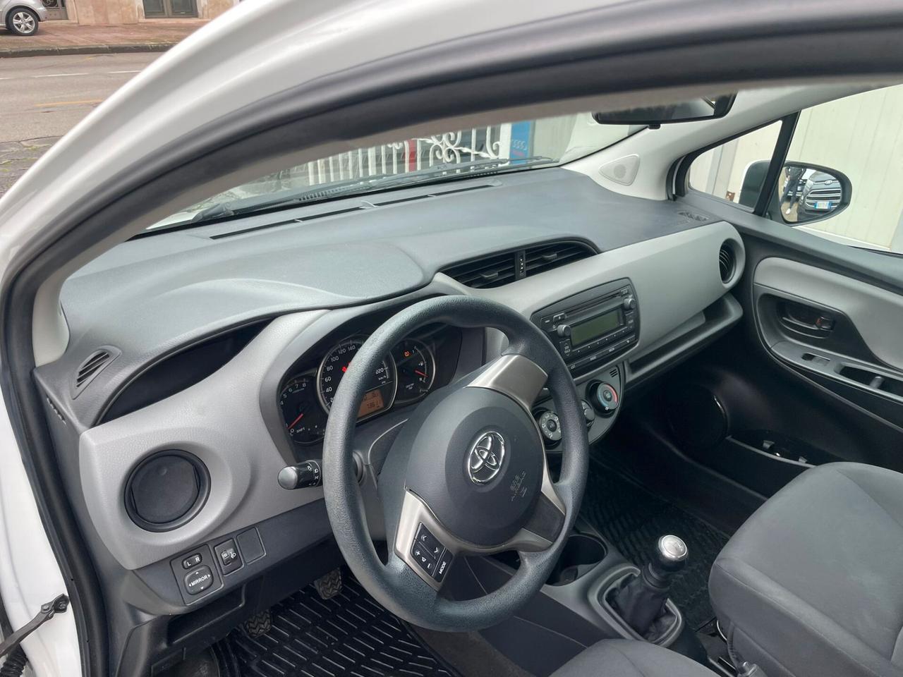 Toyota Yaris 1.0 5porte Active 2015