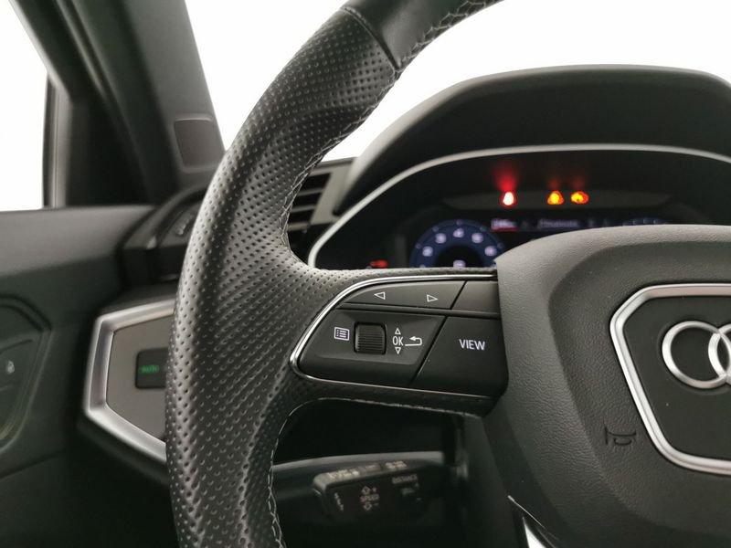 Audi Q3 35 1.5 tfsi Identity Black s-tronic