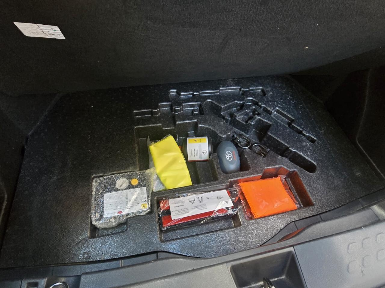 Toyota C-HR 1.8 Hybrid E-CVT Trend - UNICO PROPRIETARIO