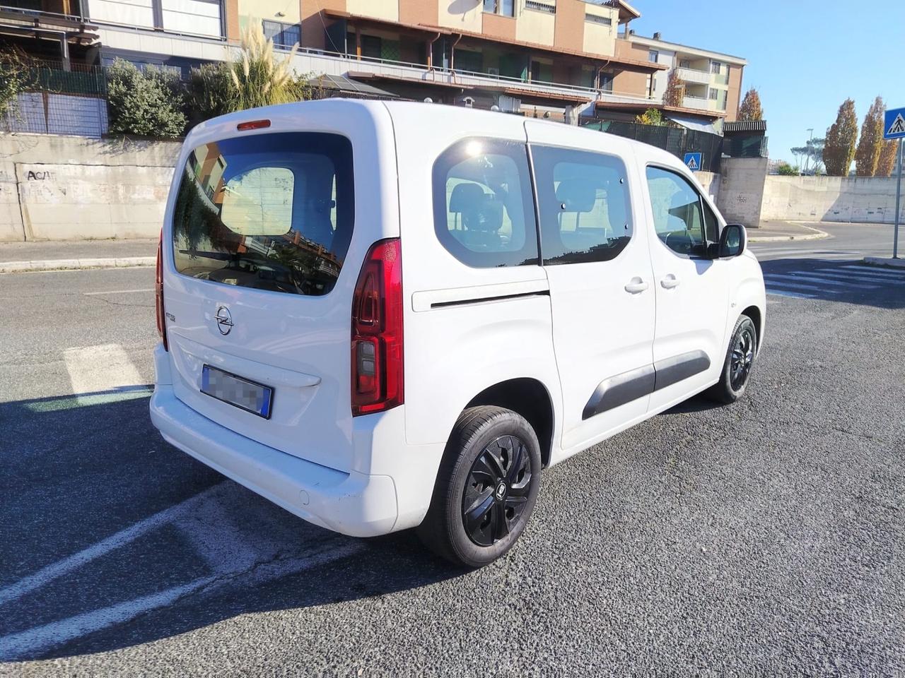 Opel Combo Life 1.5D 130 CV S&S AT8 Innovation anche per NEOPATENTATI