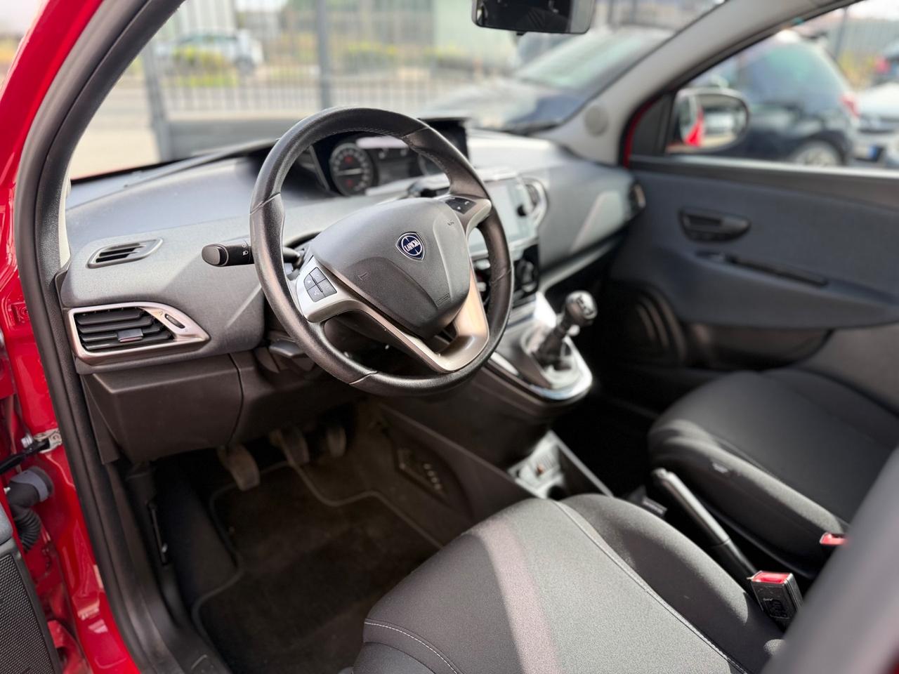 Lancia Ypsilon 1.0 FireFly 5 porte S&S Hybrid 32 MILA KM