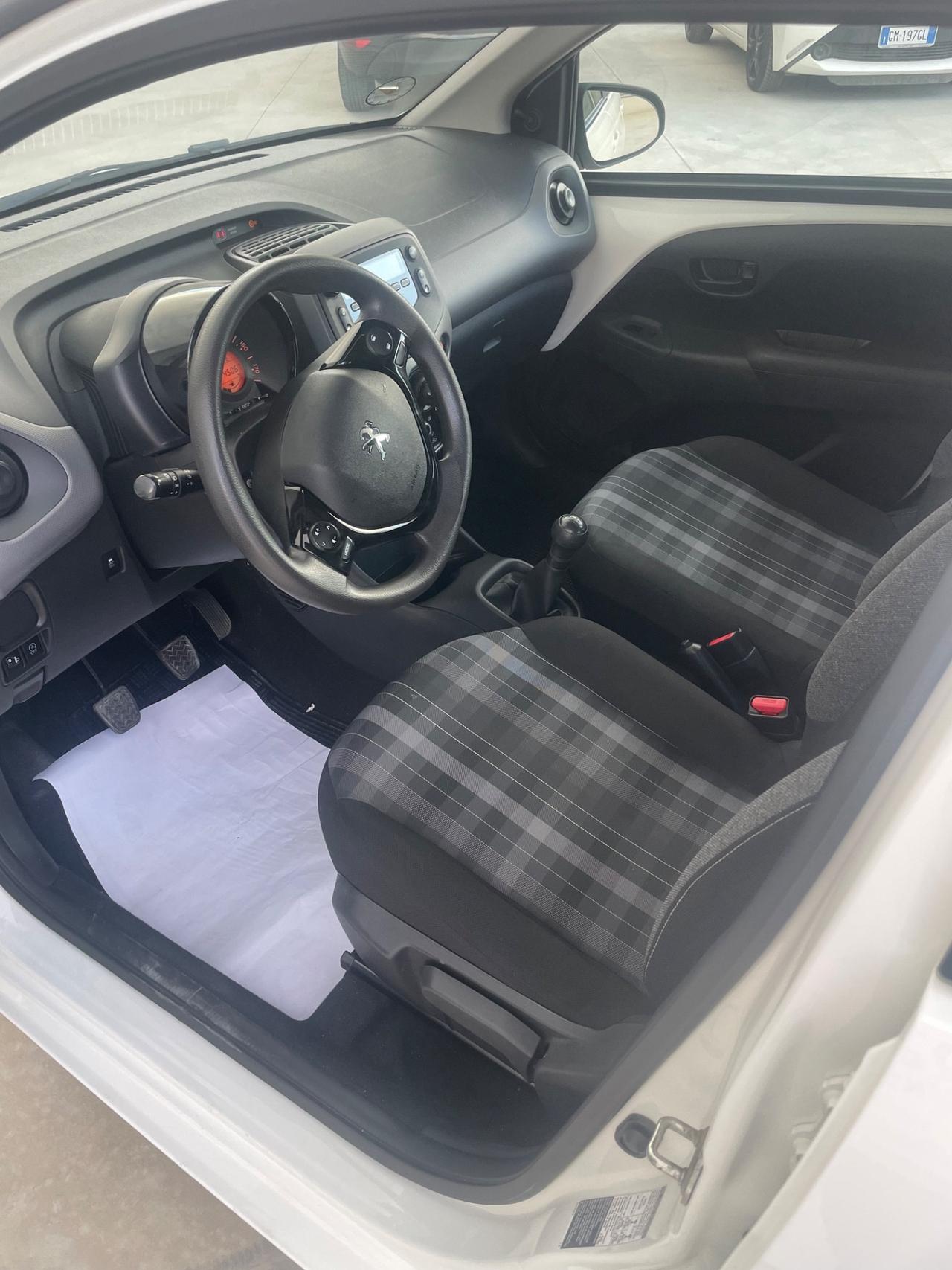Peugeot 108 1.0 70Cv 2019 40,000km