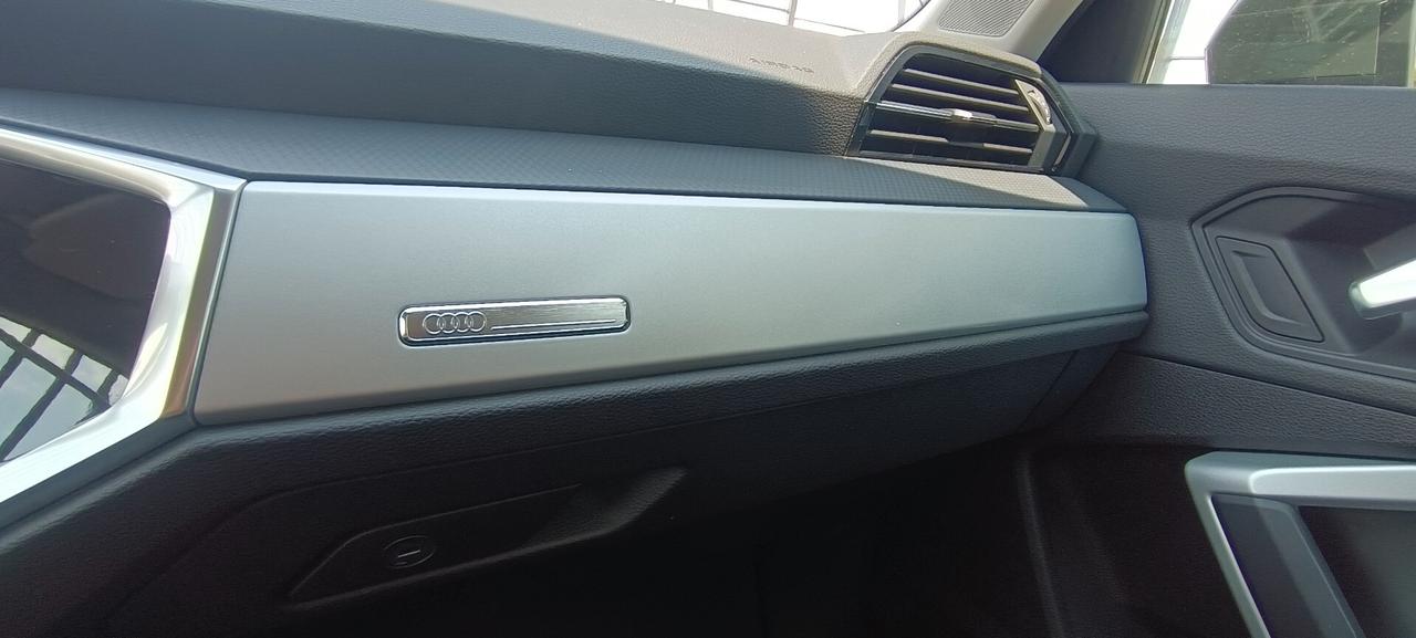 Audi Q3 35 TDI S tronic Business