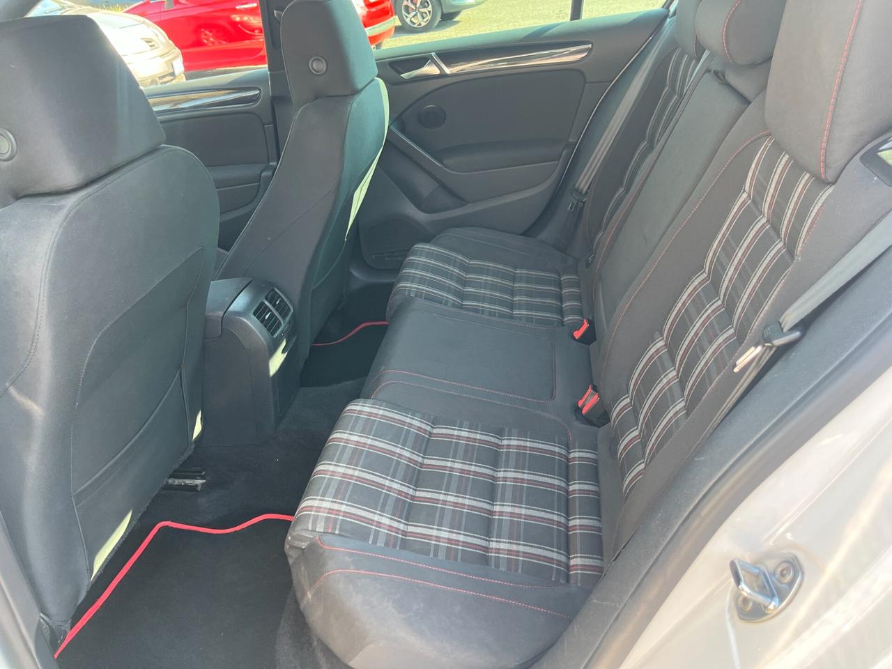 Volkswagen Golf GTI 2.0 TSI 5p.