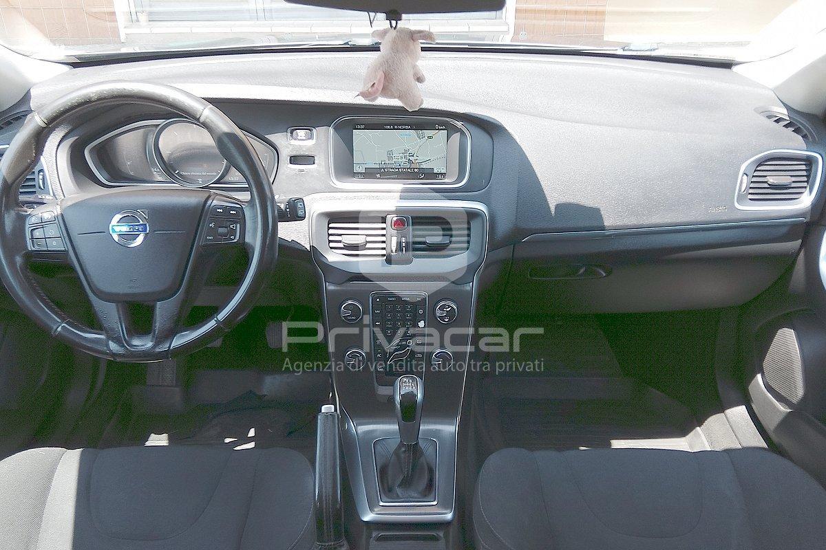 VOLVO V40 D2 R-design Momentum