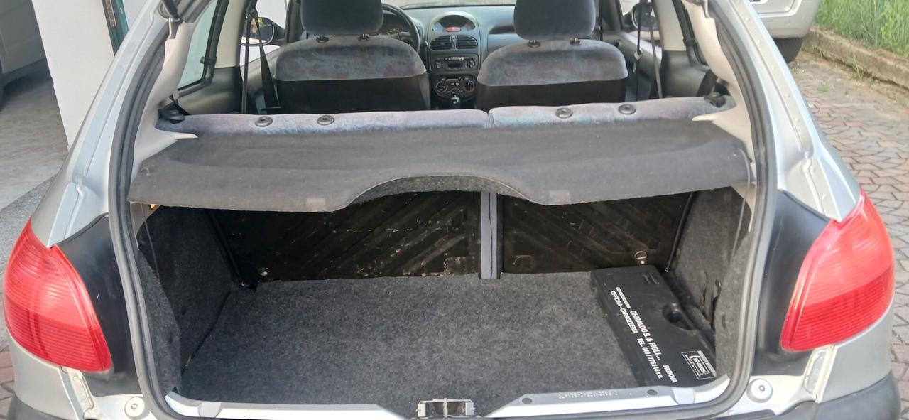 Peugeot 206 1.pochi km neopatentati