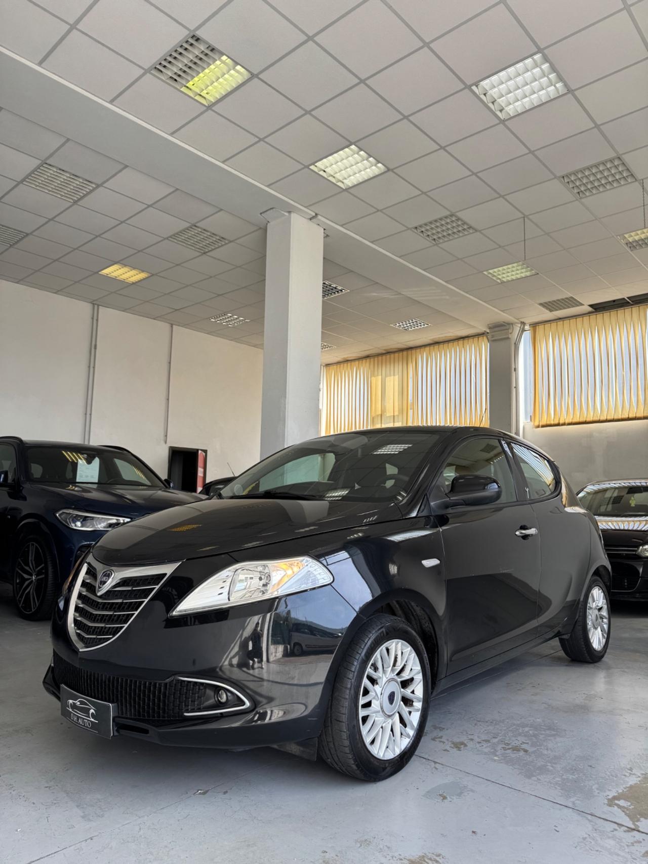 Lancia Ypsilon 1.2 69 CV 5 porte Platinum