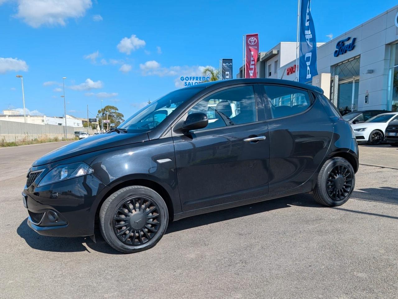 Lancia Ypsilon 1.0 FireFly 5 porte S&S Hybrid Ecochic Silver