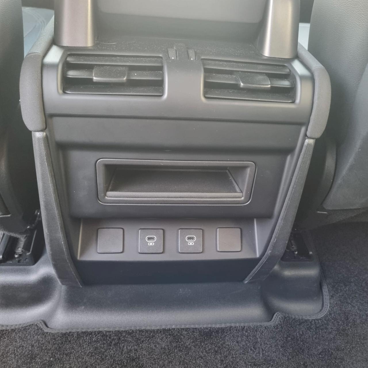 Land Rover Defender 110 3.0D I6 200 CV AWD Auto SE