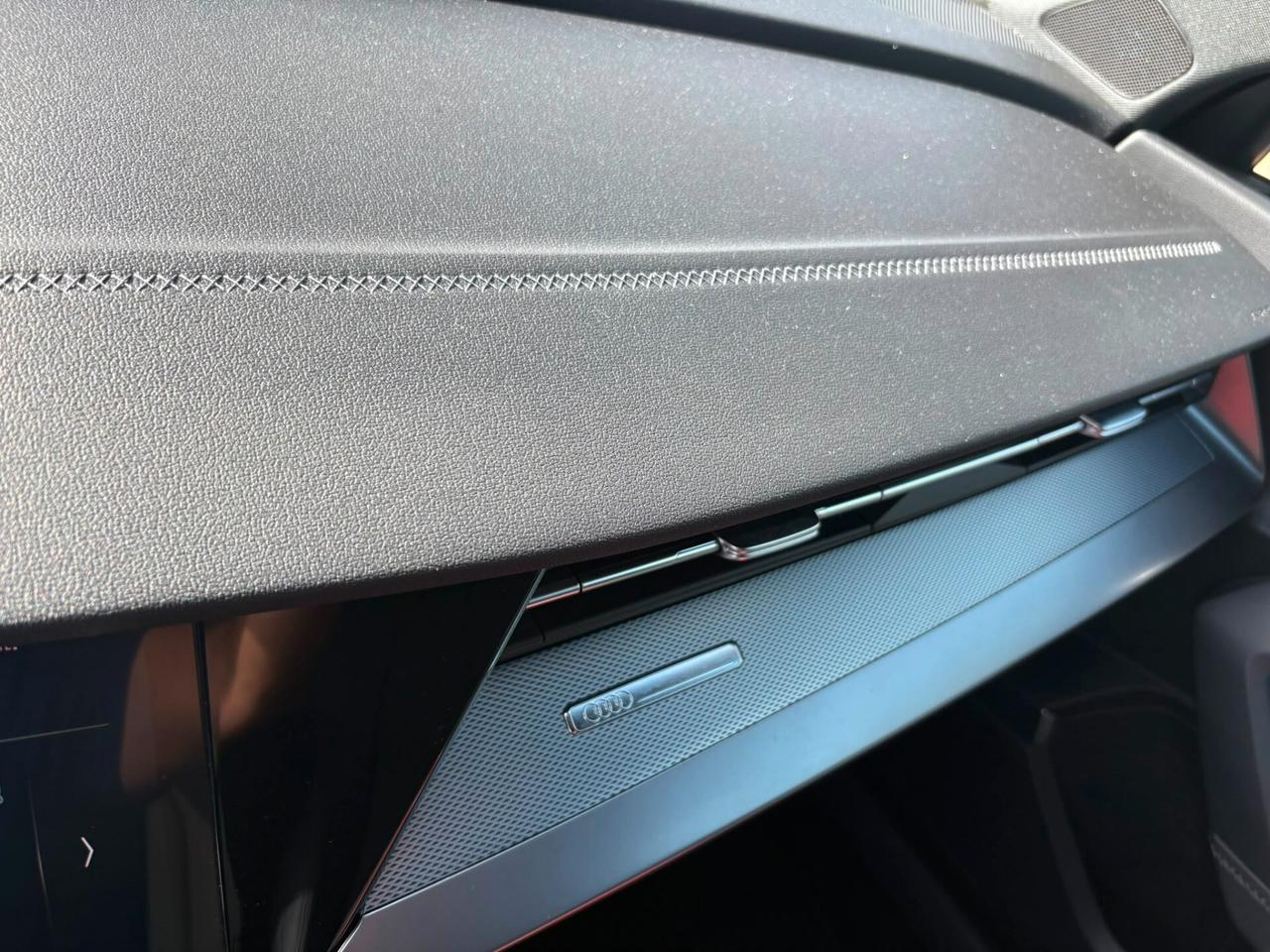 Audi A3 SPB 30 g-tron S tronic line FULL FULL