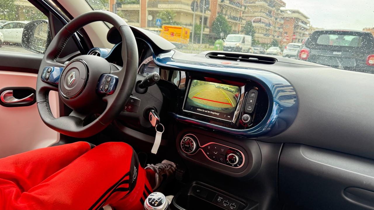 Renault Twingo SCe 65 CV Signature LED NAVI PELLE CAR PLAY KAMERA CERCHI 16 PDC CLIMA AUTOMATICO