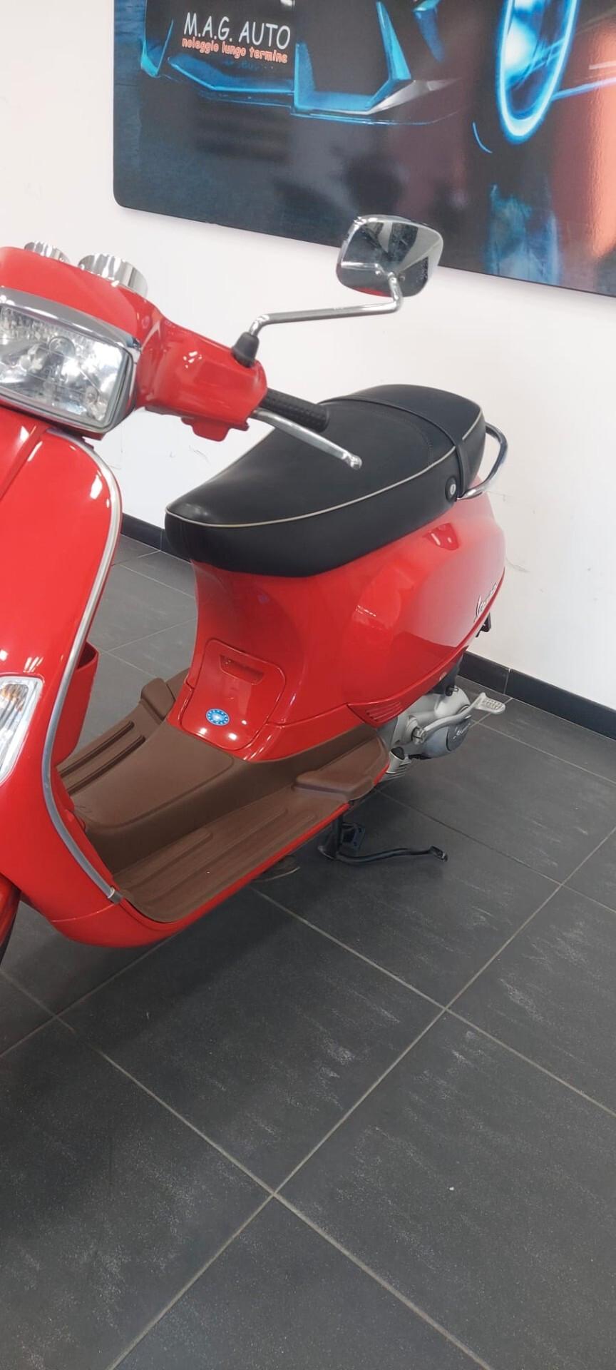 Piaggio Vespa 125 LX BASE
