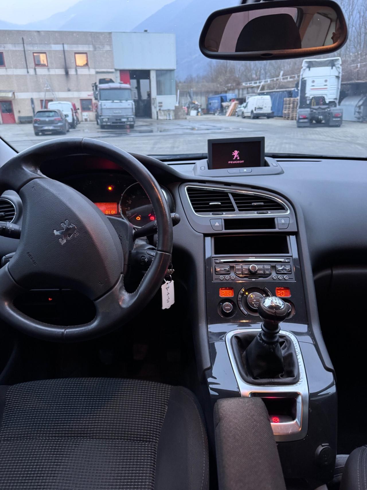 Peugeot 5008 1.6 HDi 112CV Business