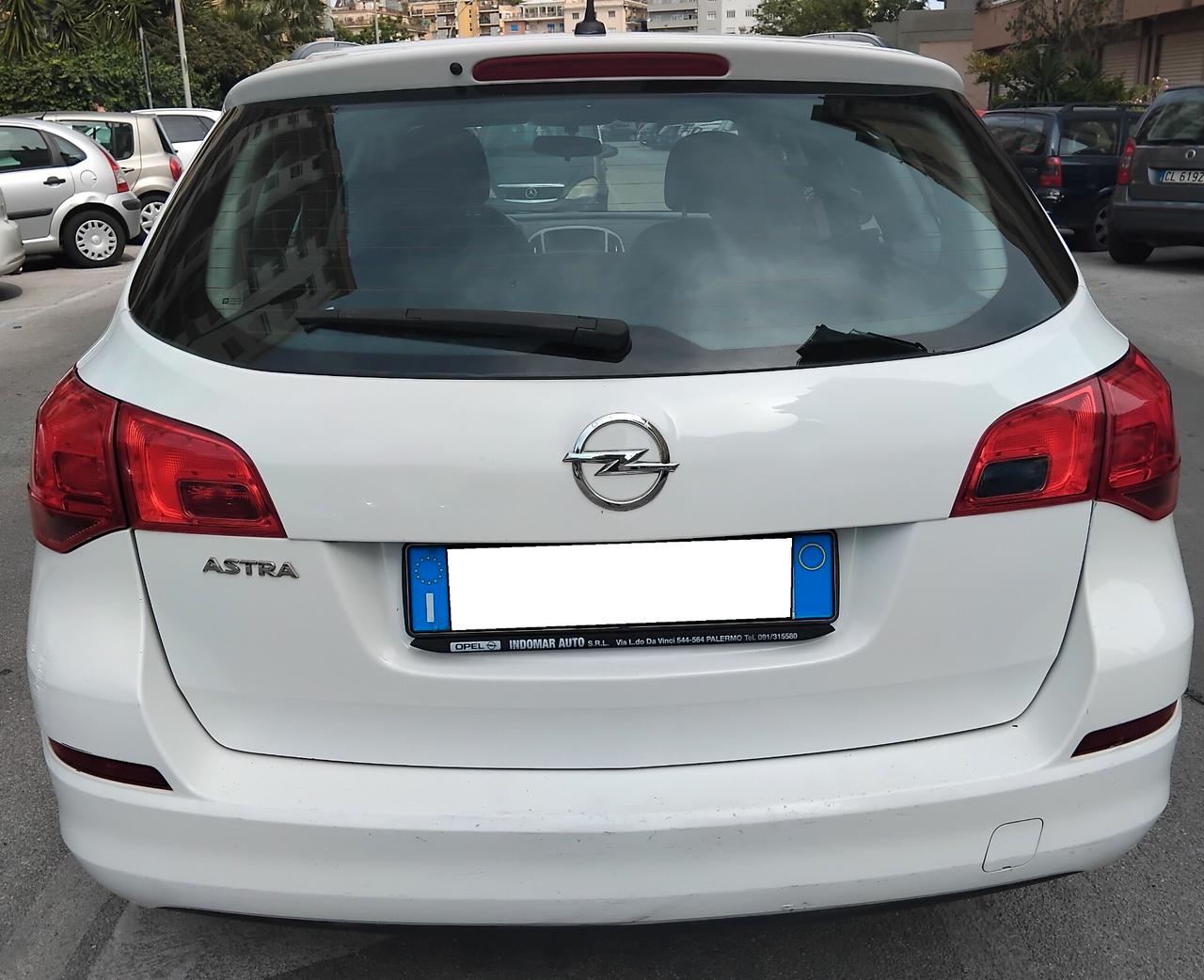OPEL ASTRA 1.4 STATION WAGON CON PROBLEMI AL MOTORE