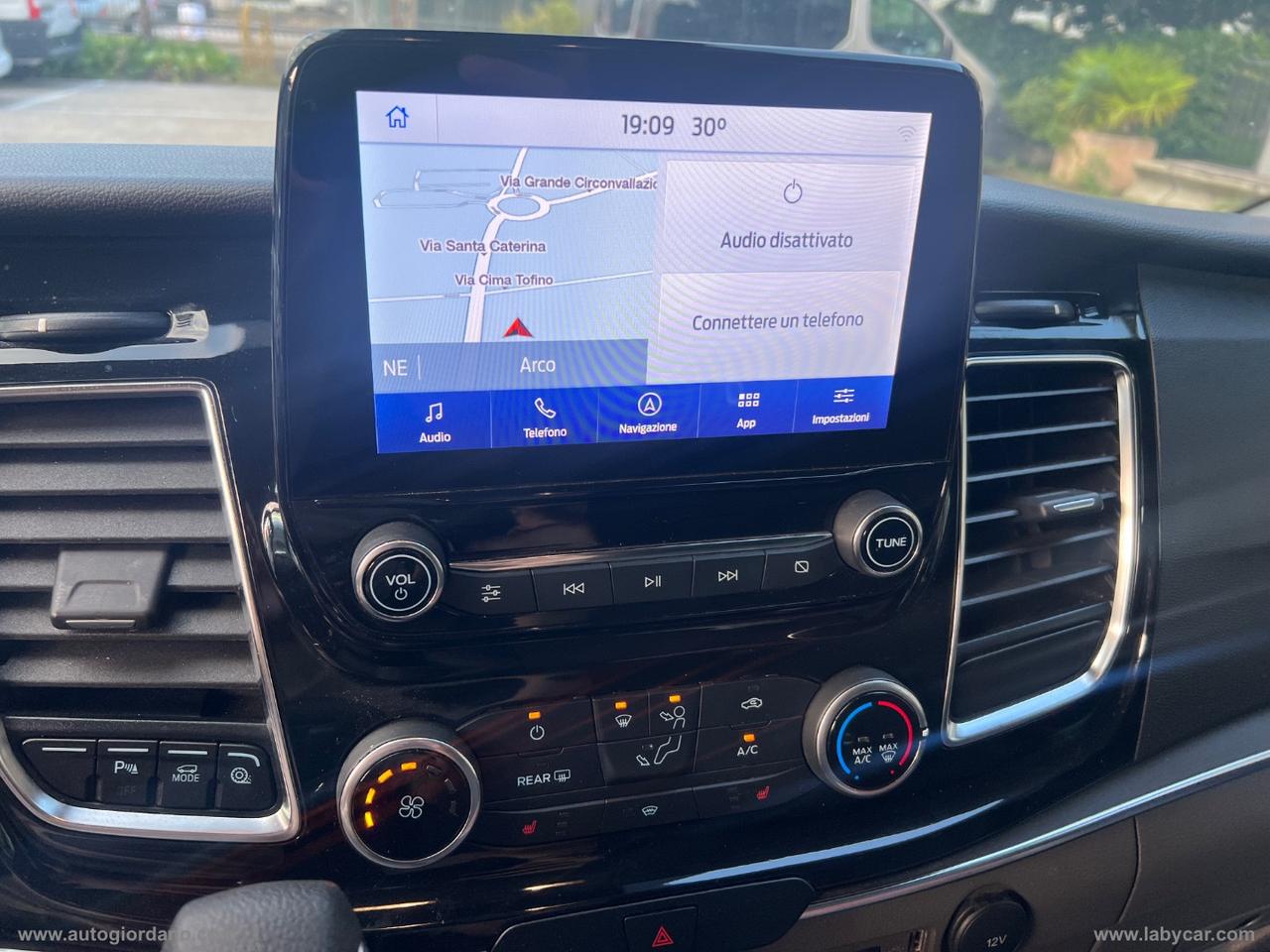 FORD Tou.Cust. 320 2.0 TDCi 130 aut. PC Tit.