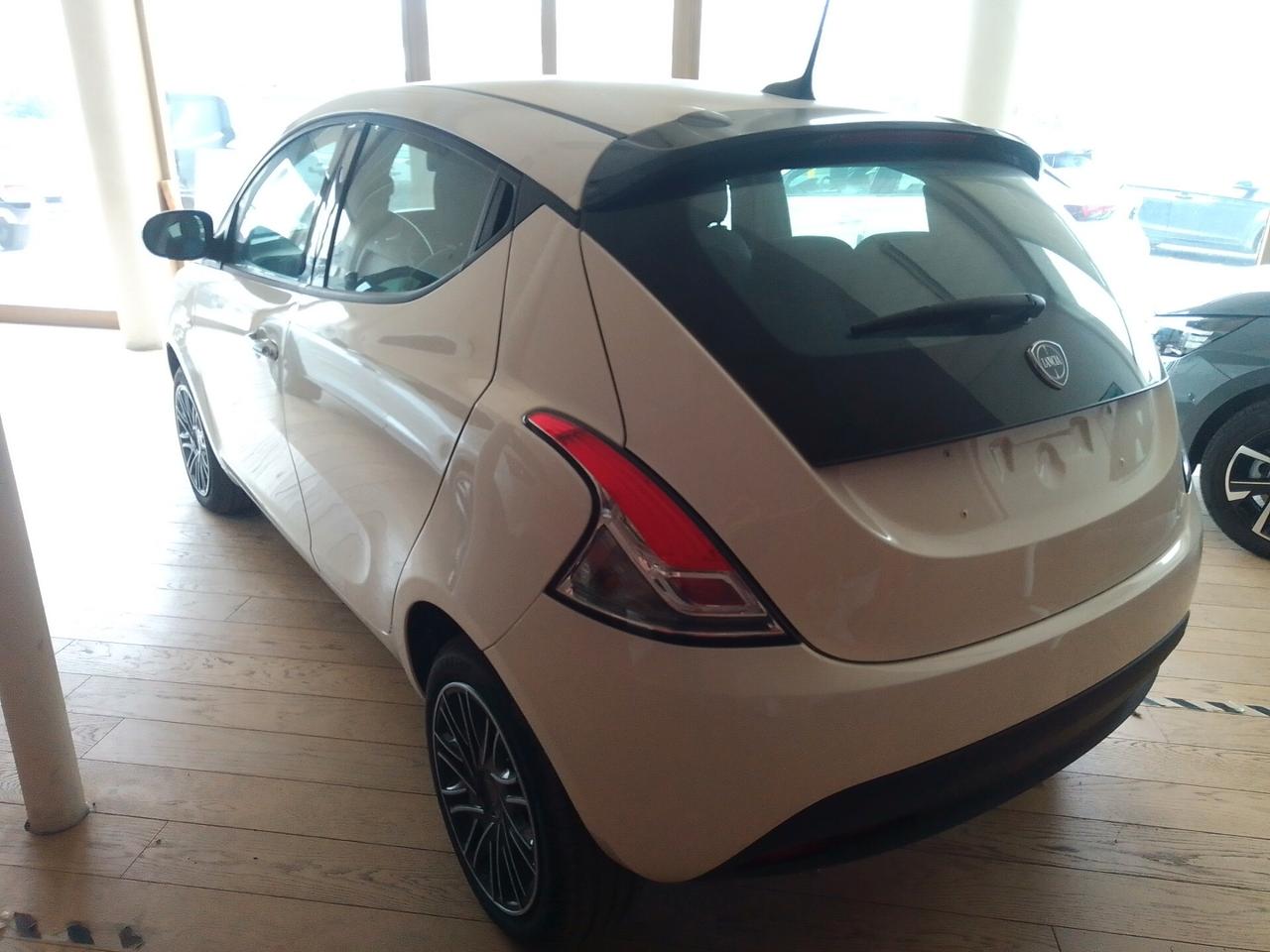 Lancia Ypsilon 1.0 FireFly 5 porte S&S Hybrid Oro
