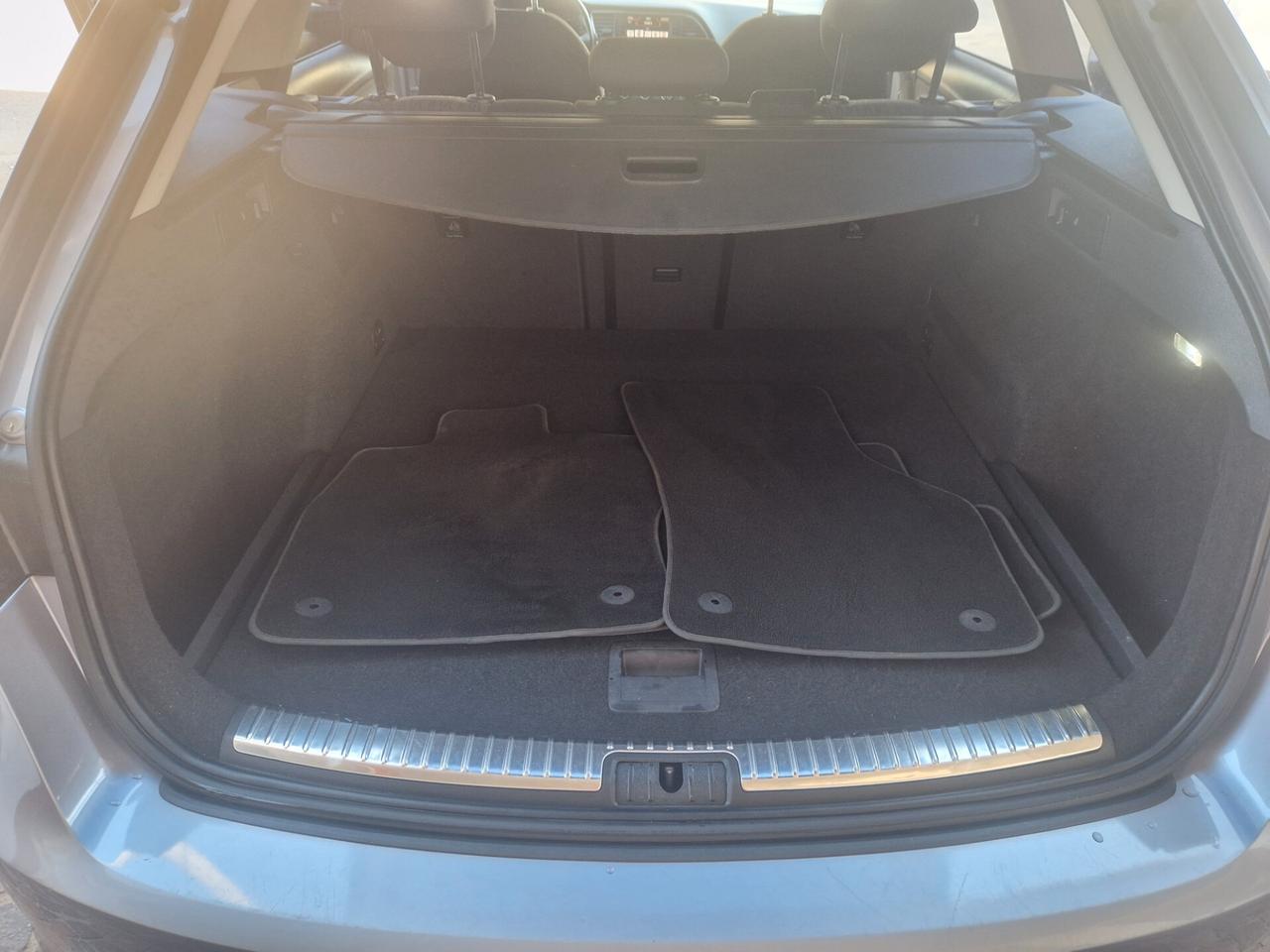 SEAT Leon ST 1.6tdi 110cv DSG Style Business / NAVI / FARI LED