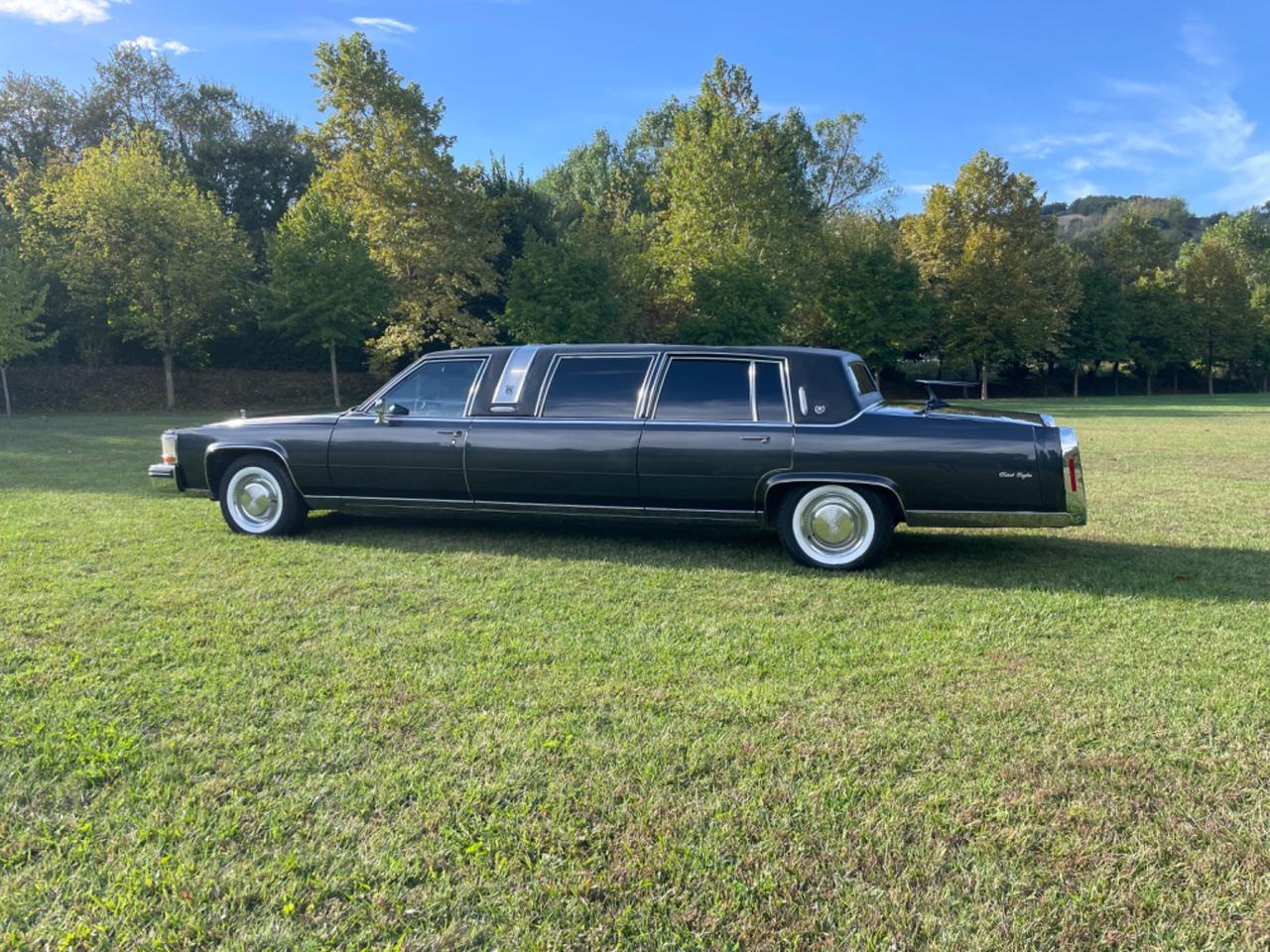 Cadillac limousine Fleetwood silverhawk