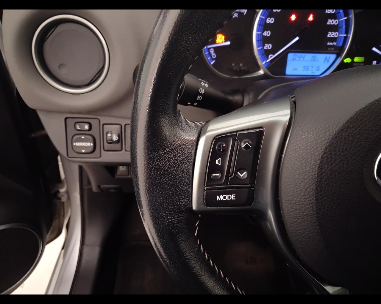 TOYOTA Yaris III 2015 - Yaris 5p 1.5h Active my16