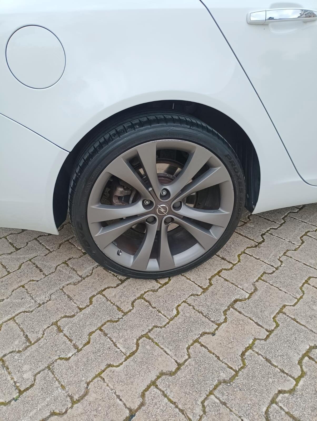 Opel Insignia 2.0 CDTì 160 cv sport tuarer cosmo