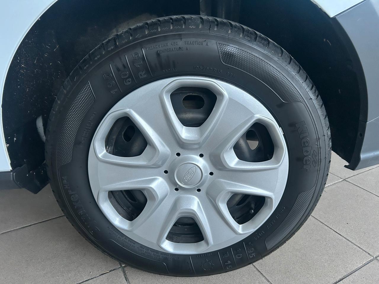 Ford Tourneo Courier 1.5 TDCI 100 CV