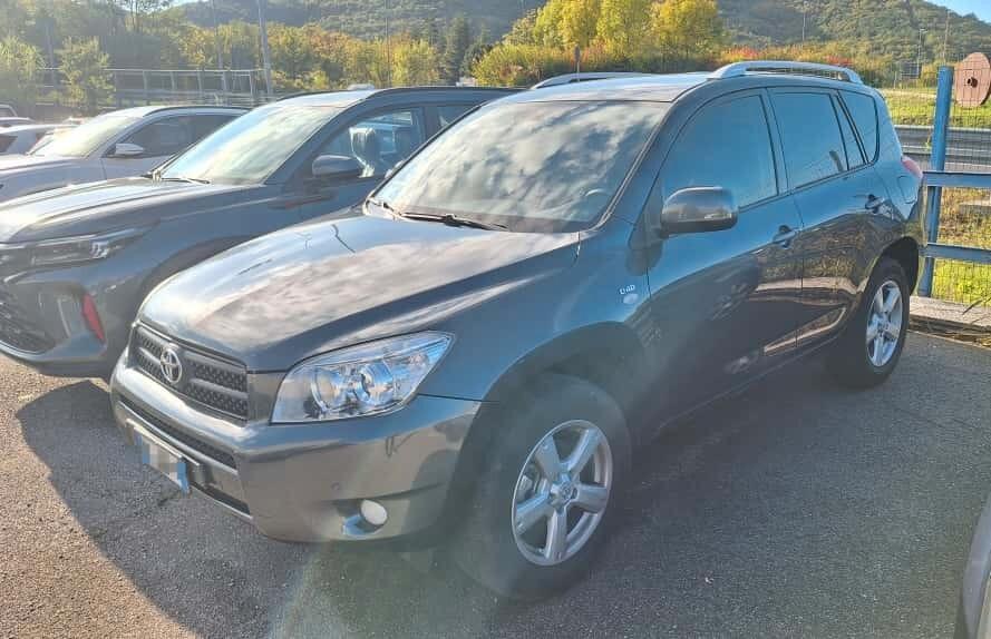 Toyota RAV 4 2.2 D-4D 4X4 Luxury INTROVABILE
