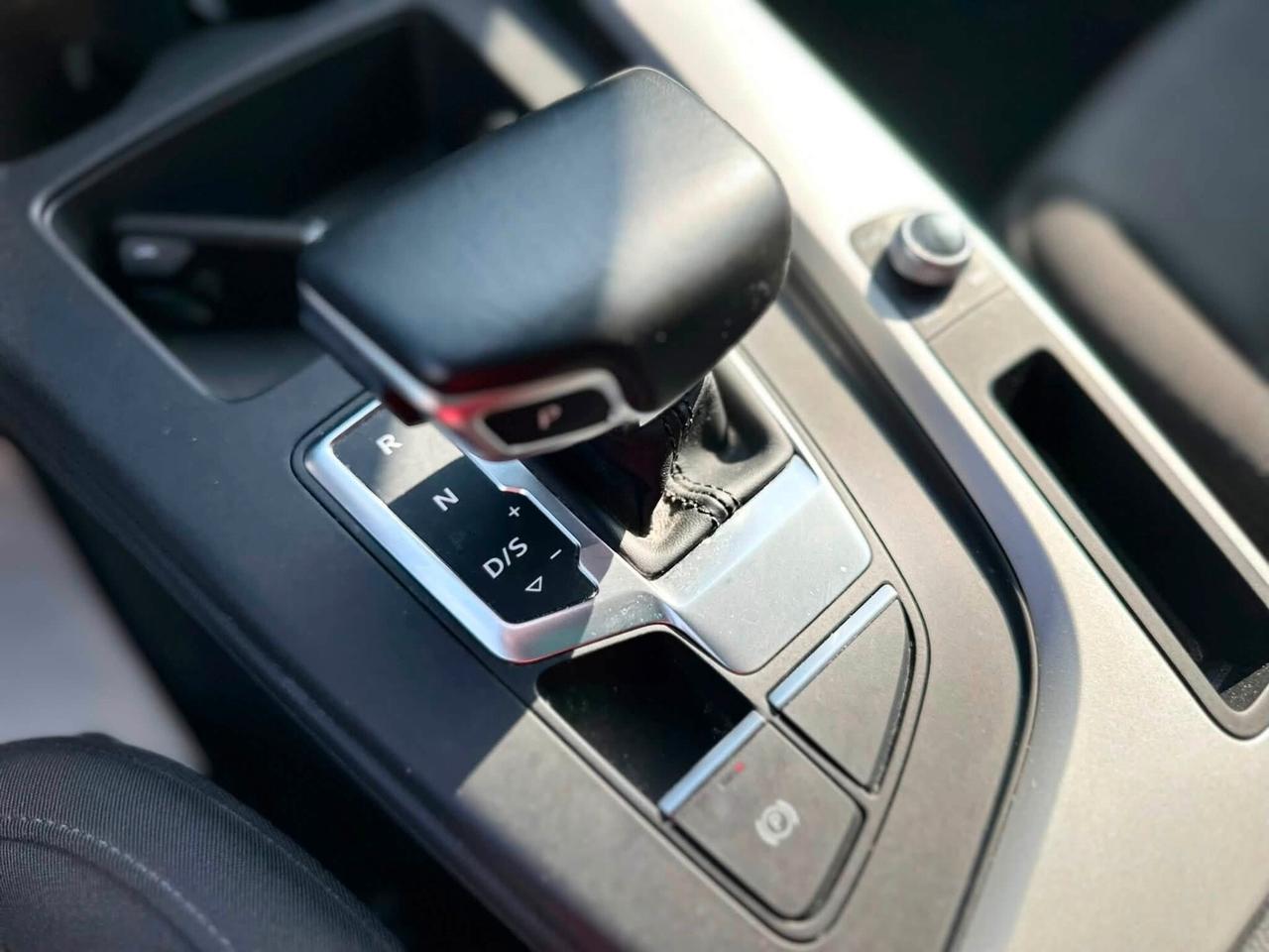 Audi A4 35 TFSI S tronic line edition km cert