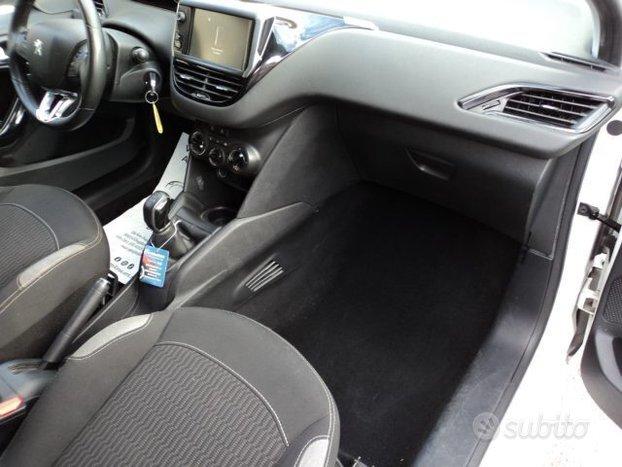 PEUGEOT 208 1.6 Allure