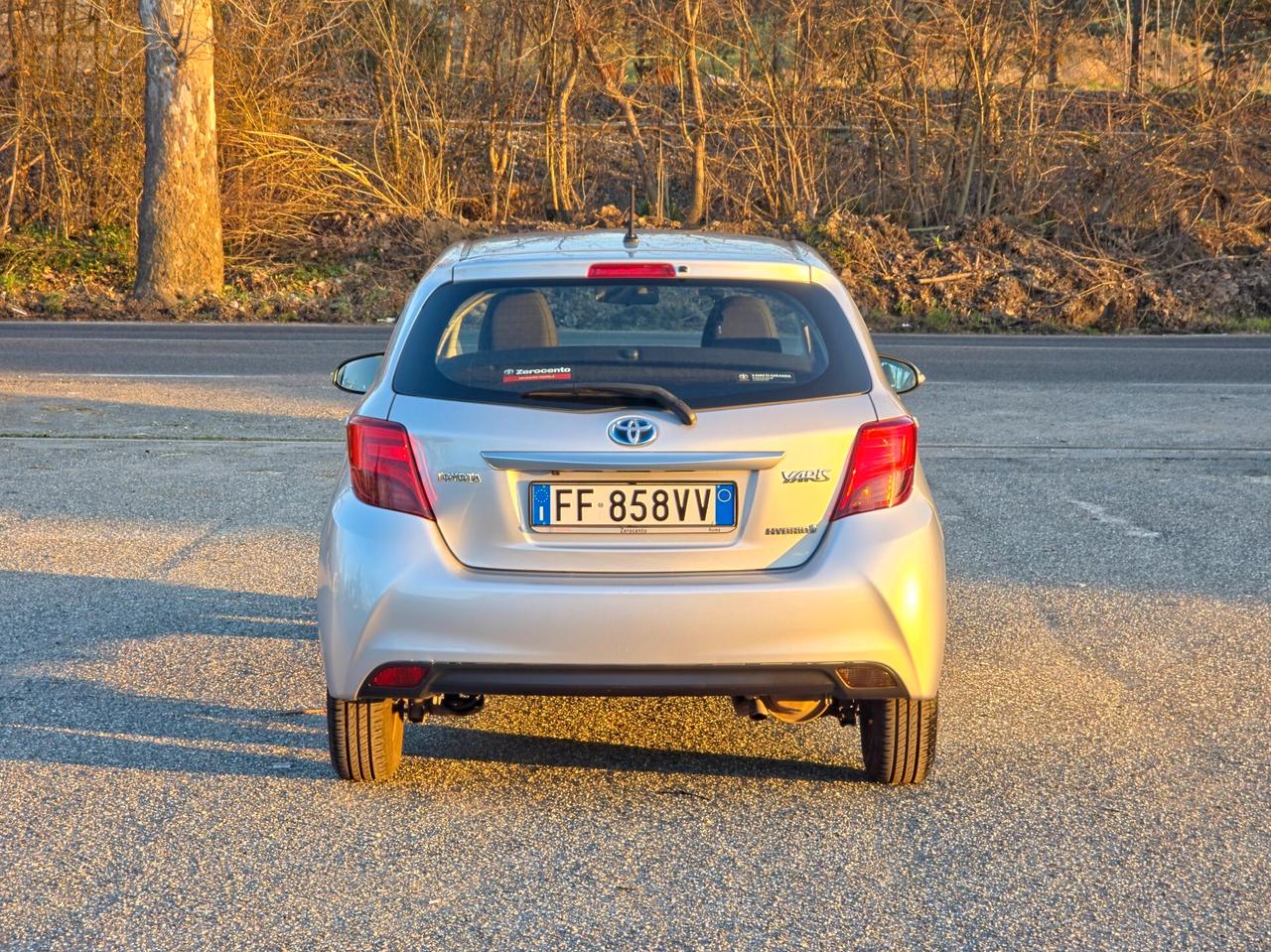 Toyota Yaris 1.5 Hybrid 5 porte Business 2016-E6B Automatico NEO