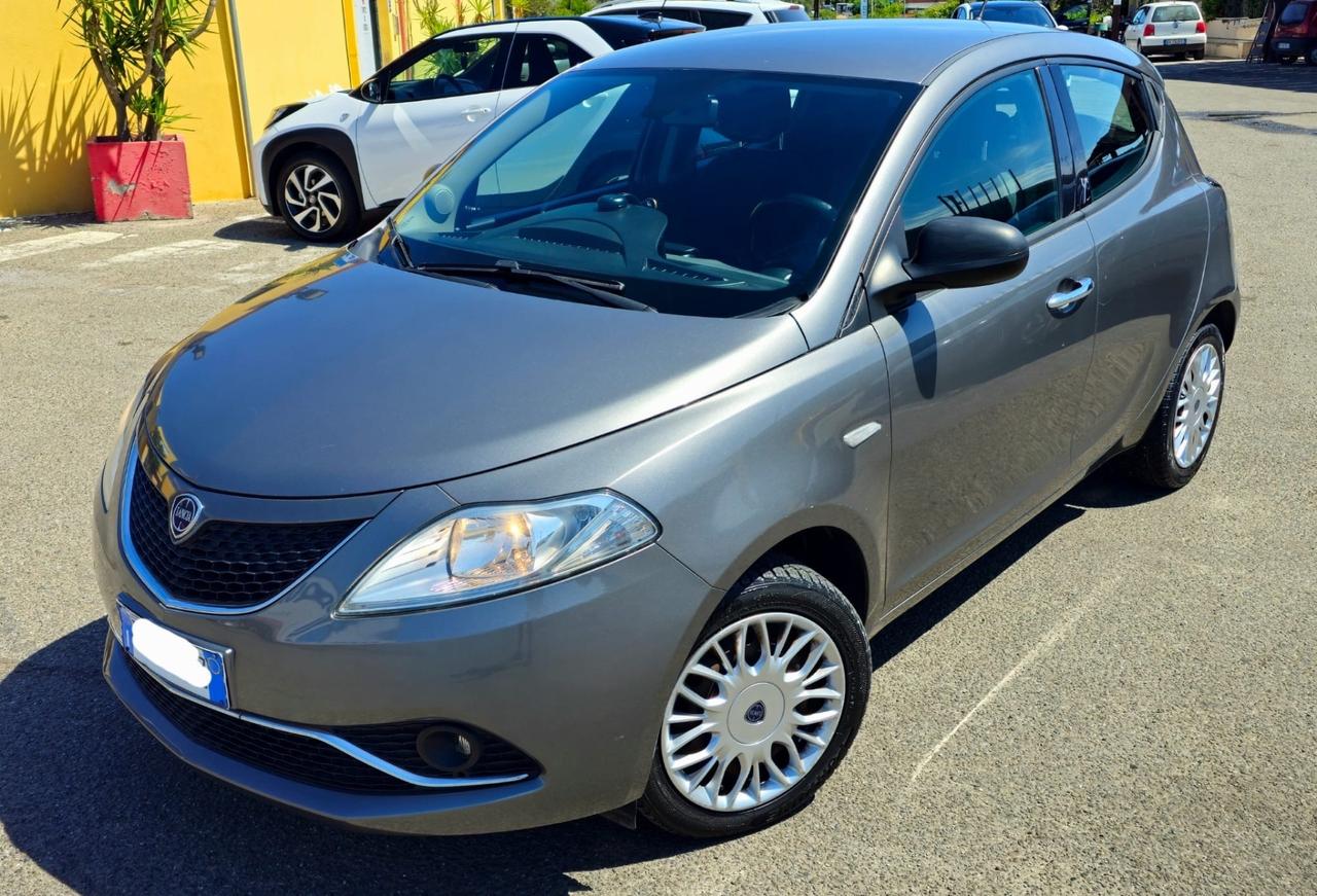 Lancia Ypsilon 1.2 69 CV 5 porte Gold