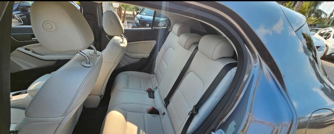 Mercedes-benz GLA 200d "38.000 km"/STRAFULL/INTROVABILE