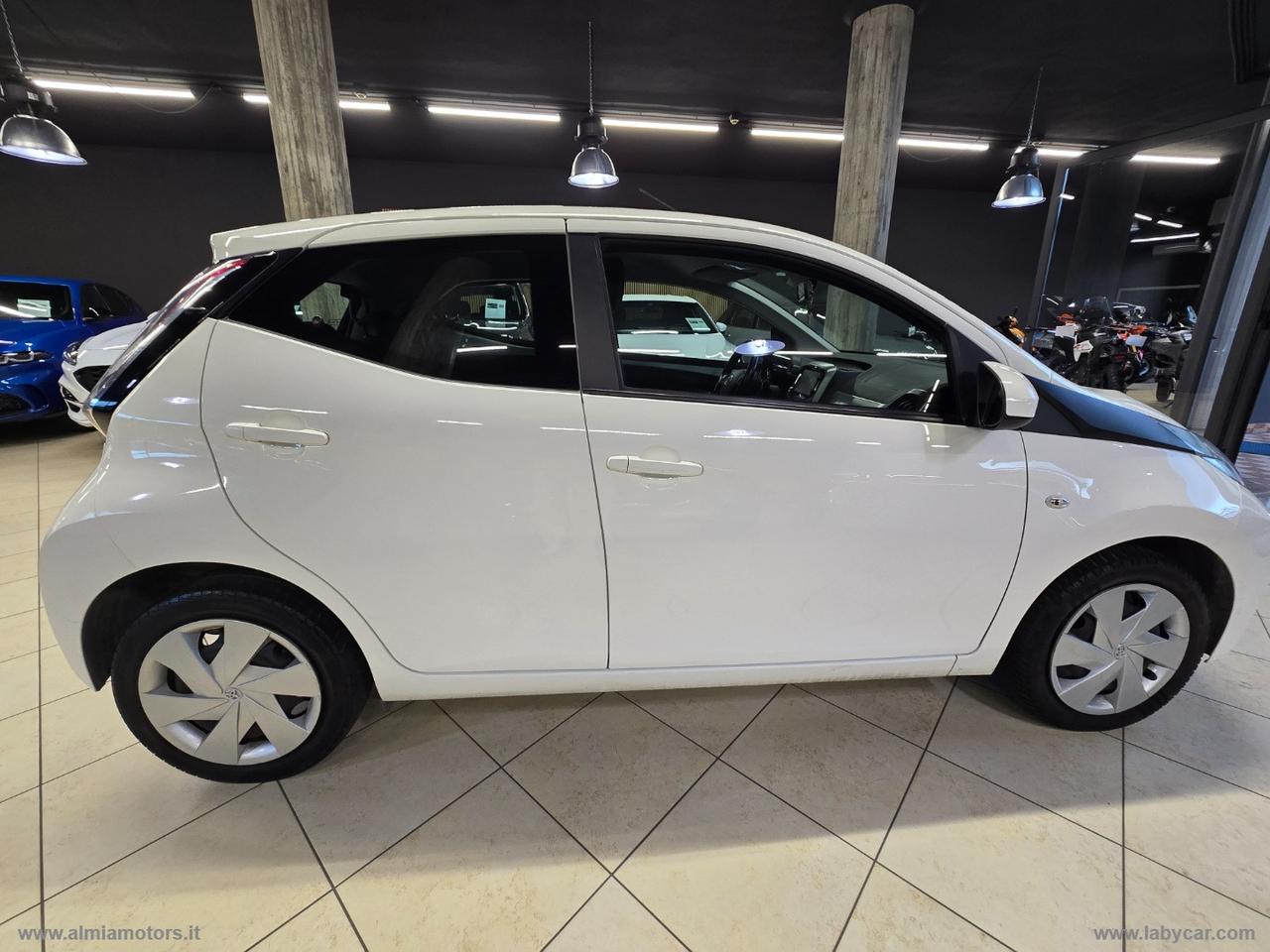 TOYOTA Aygo 1.0 VVT-i 69 CV 5p. x-cool