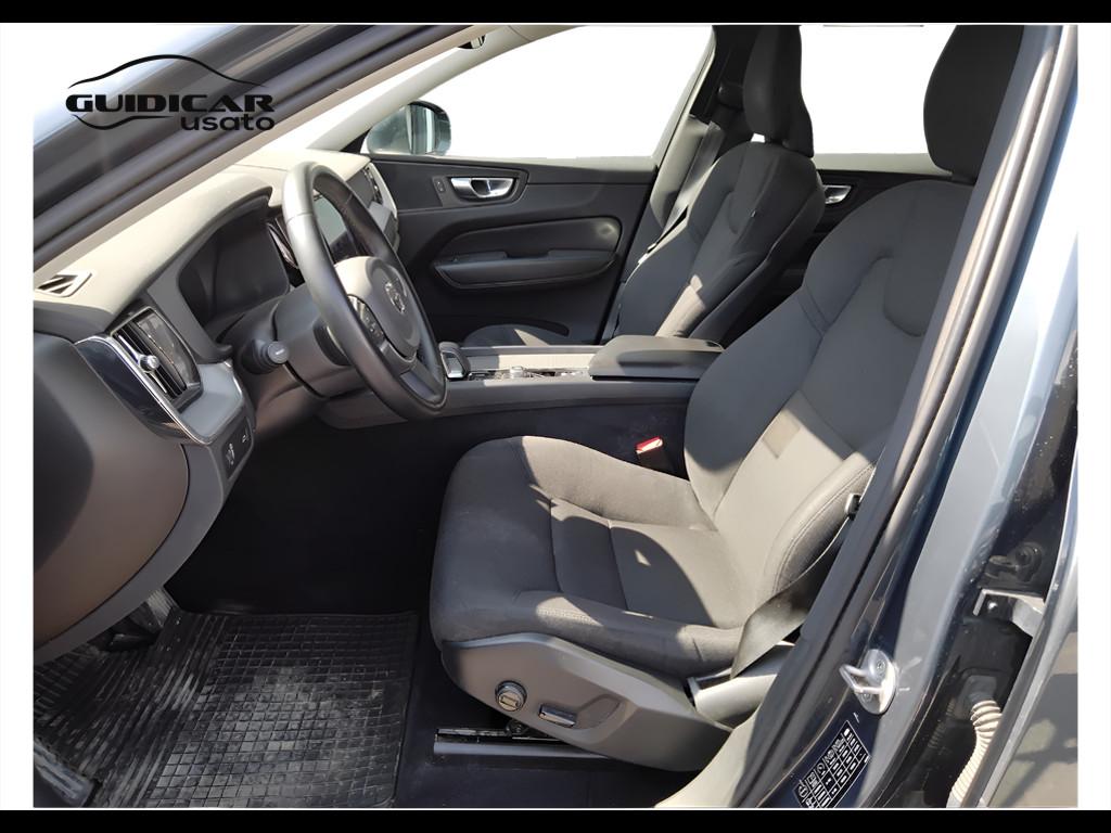 VOLVO XC60 II 2022 - XC60 2.0 b4 Momentum awd auto
