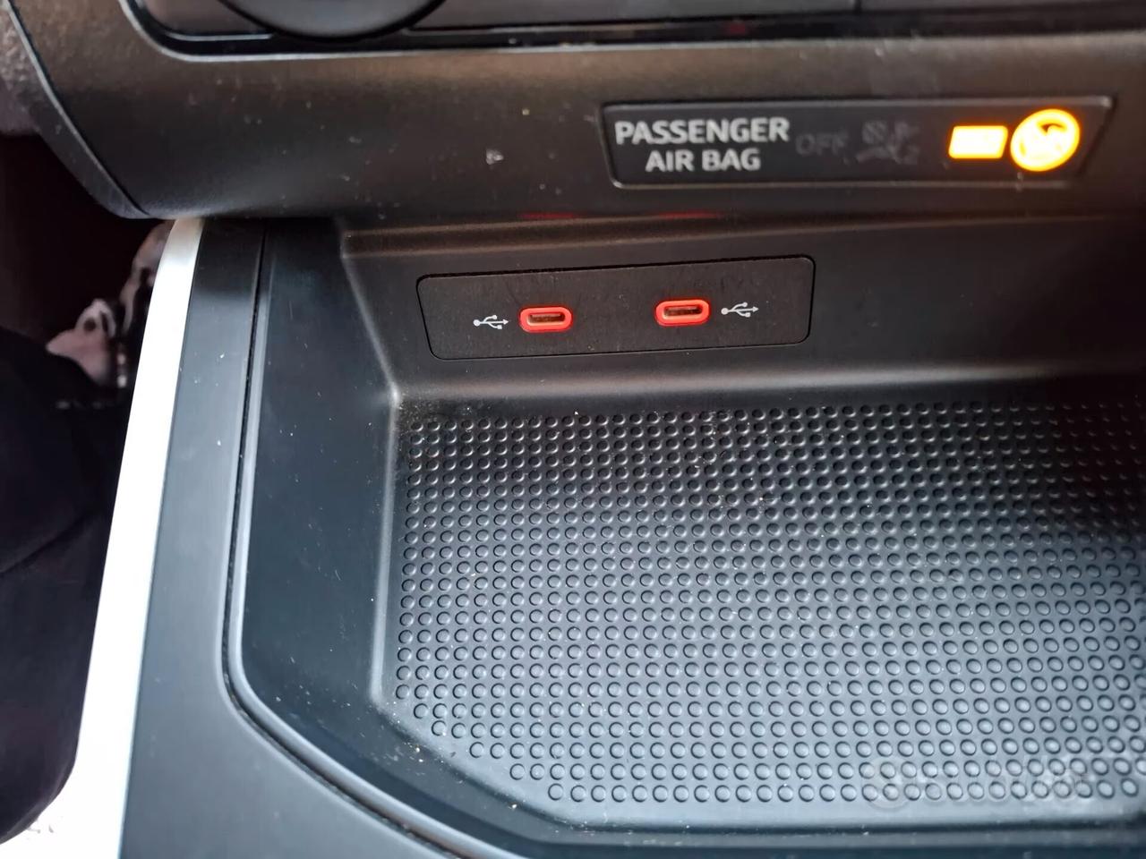 Seat Arona 1.0 TGI Style AUTOMATICA NAVI APPLE CAR PLAY CERCHI CAMERA PDC COMANDI VOLANTE LED