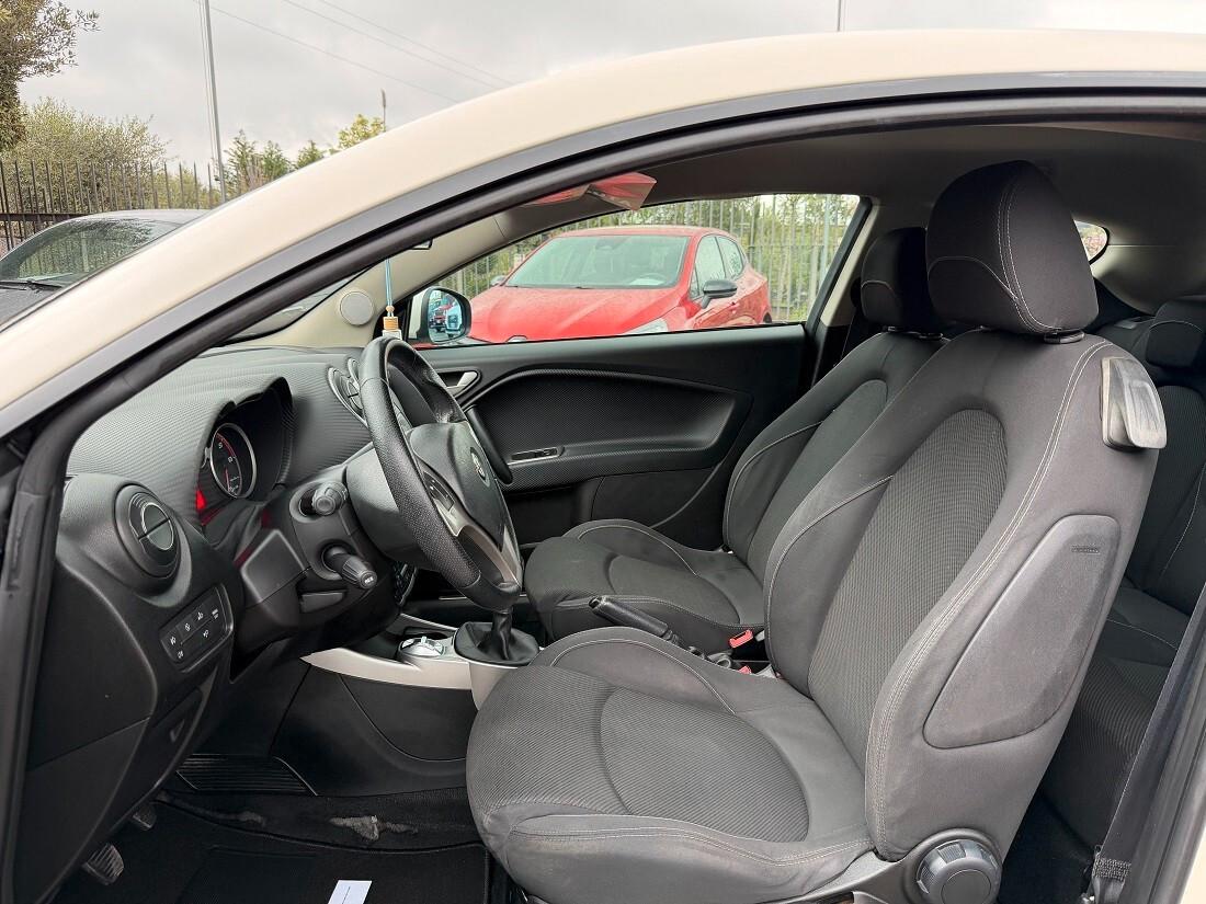 Alfa Romeo MiTo 1.3 JTDm-2 95 CV S&S Distinctive