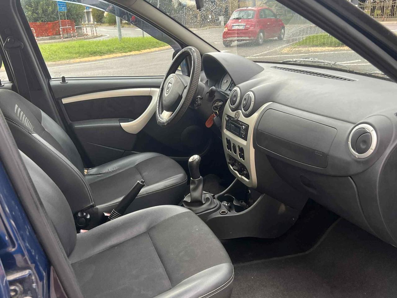 Dacia Logan MCV 1.6 85CV GPL 7 posti Embleme