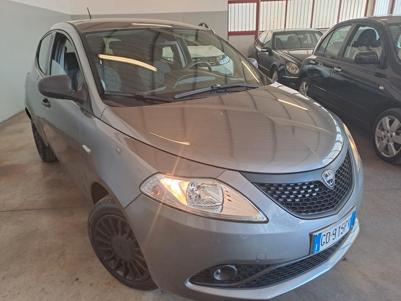 Lancia Ypsilon 1.0 FireFly 5 porte S&S Hybrid Ecochic Silver