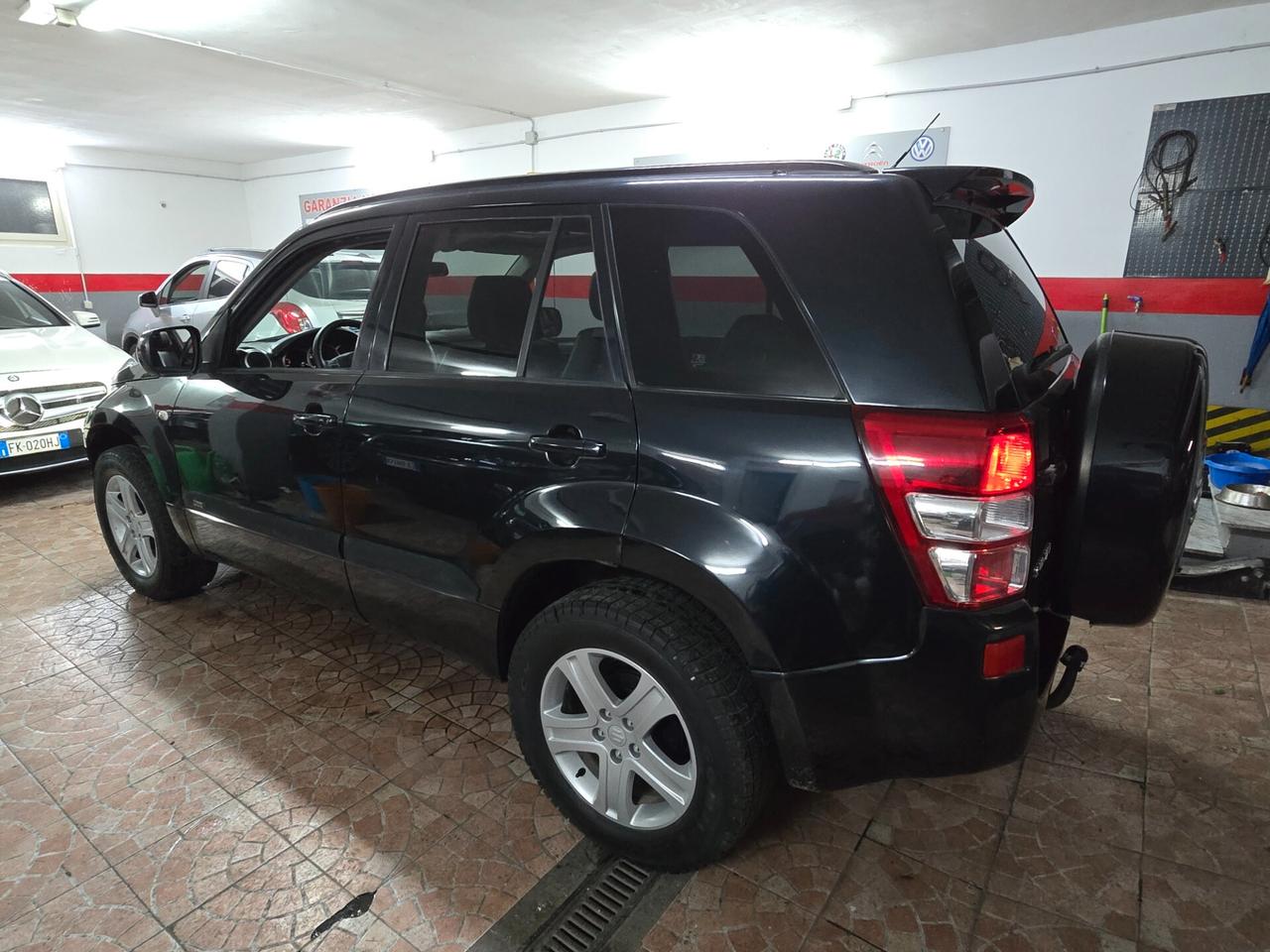 SUZUKY GRAND VITARA 4X4 CON GANCIO TRAINO NUOVA