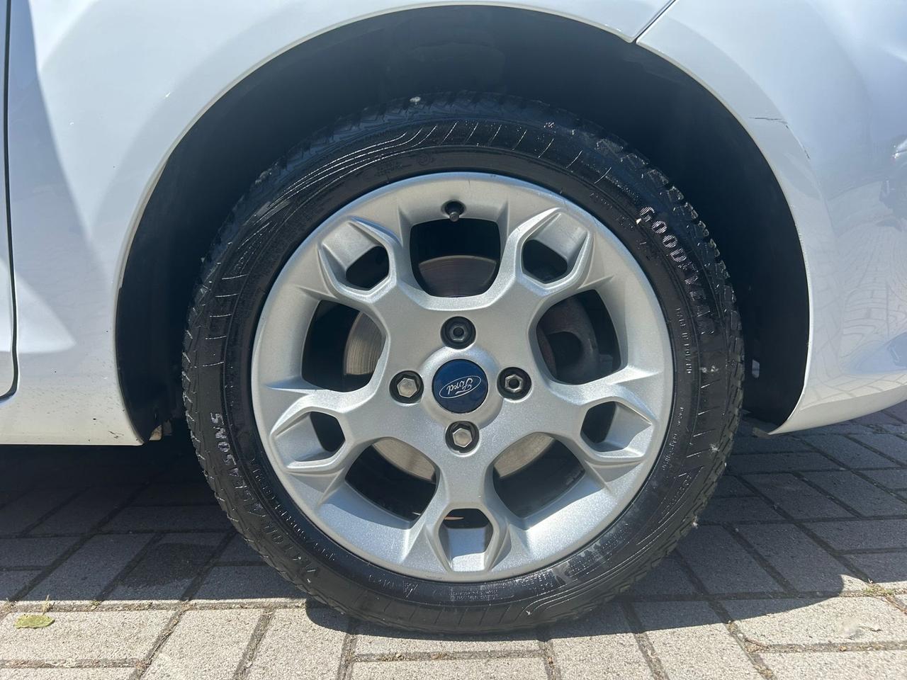 Ford Fiesta 1.4 16V 5p. Bz.- GPL Titanium Bs.