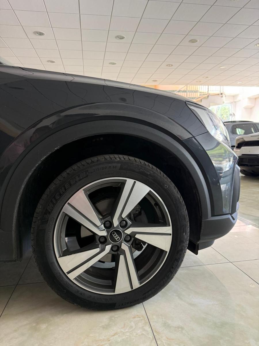 AUDI - Q2 - 30 TDI S tronic Identity Black
