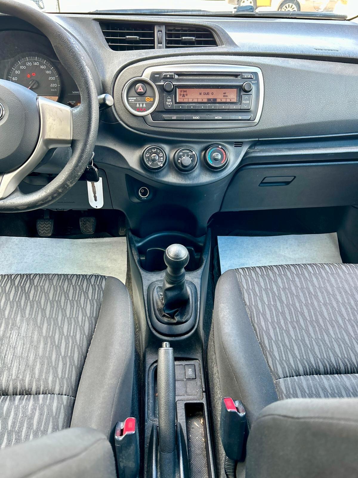 Toyota Yaris 1.0 5 porte Lounge - ok neopatentato