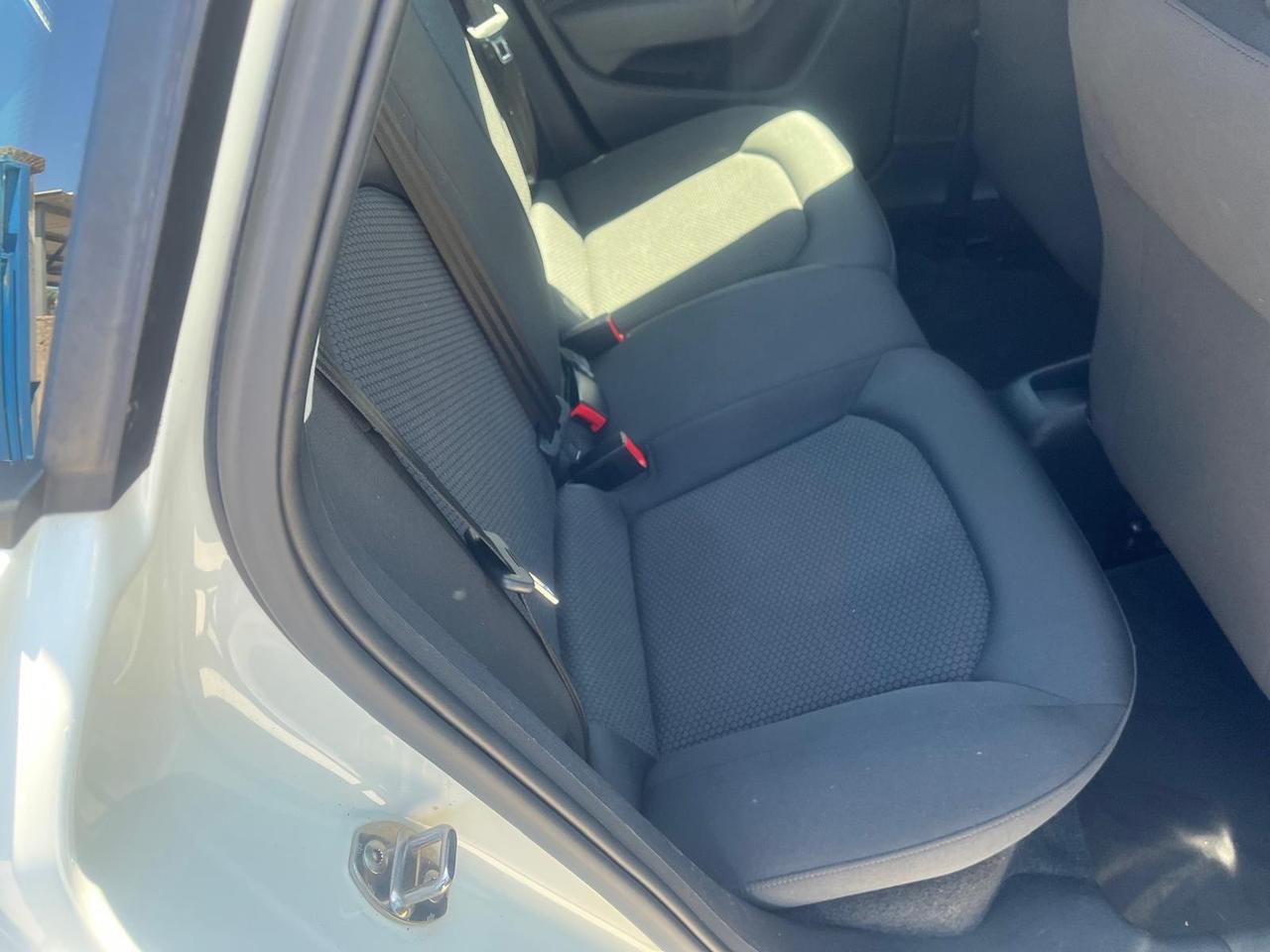 Audi A1 5P-1.6 tdi/90cv-full-2014