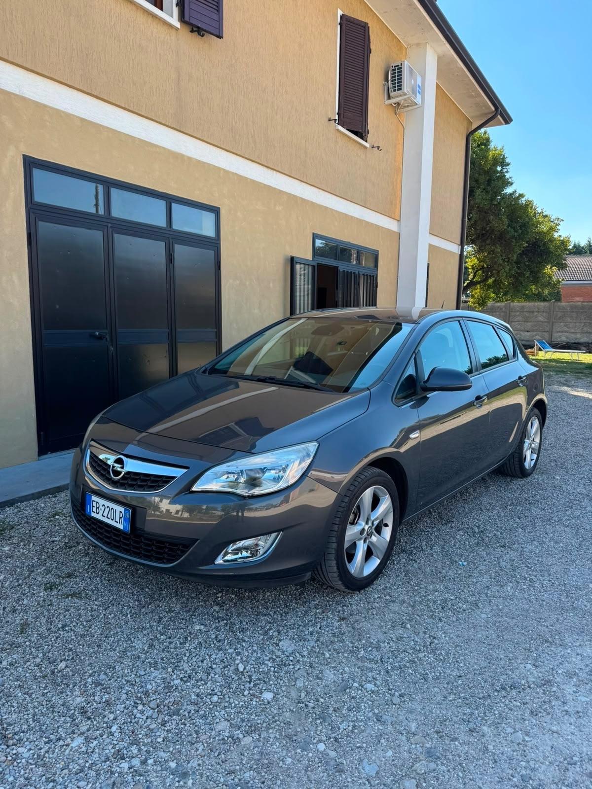 Opel Astra 1.4 100CV 5 porte Elective